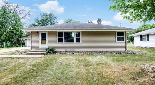 Photo of 2815 Merrill St, Roseville, MN 55113