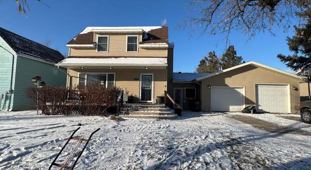 Photo of 527 E Riverside Ave, Warren, MN 56762