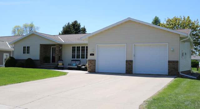 Photo of 327 Park St, Sherburn, MN 56171