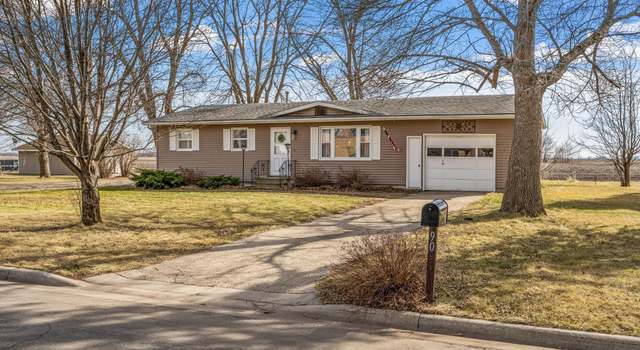 Photo of 90 10th St SE, Wells, MN 56097