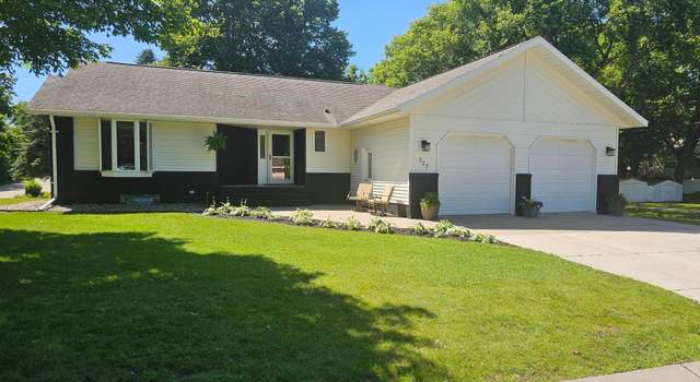 Photo of 527 2nd Ave SE, Pelican Rapids, MN 56572