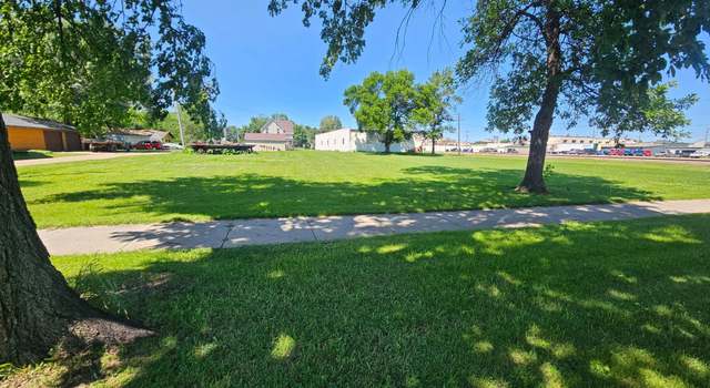 Photo of 201 2nd St S, Wahpeton, ND 58075