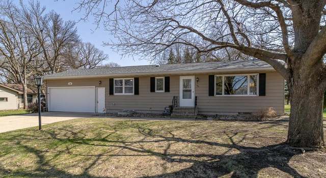 Photo of 786 E Prince St, Lake Crystal, MN 56055