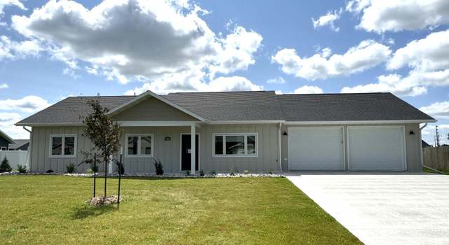 Photo of 506 Lincoln St SE, Warroad, MN 56763