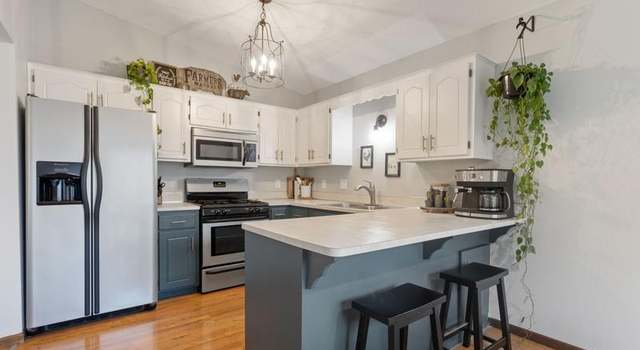 Photo of 924 Sherwood Rd, Shoreview, MN 55126