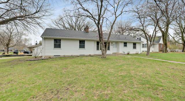 Photo of 1245 Oakcrest Ave, Roseville, MN 55113