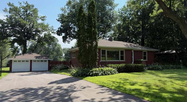 Photo of 930 Laurel Ave, Hudson, WI 54016