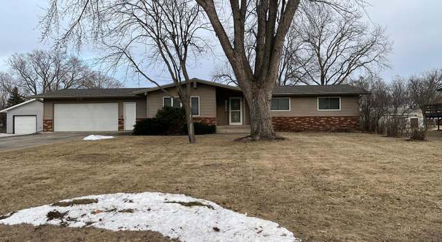 Photo of 743 Summit Dr, Fairmont, MN 56031