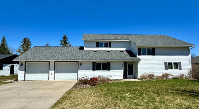 Photo of 230 Dogwood Dr, Warroad, MN 56763