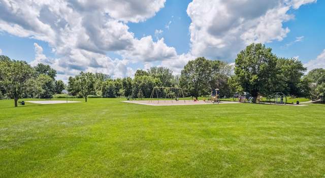 Photo of 2722 Autumn Woods Dr, Chaska, MN 55318