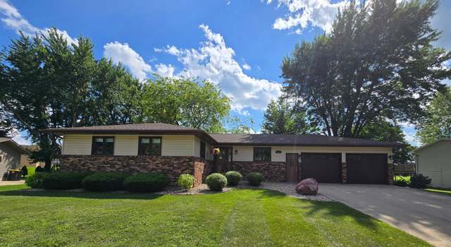 Photo of 1085 20th St, Windom, MN 56101