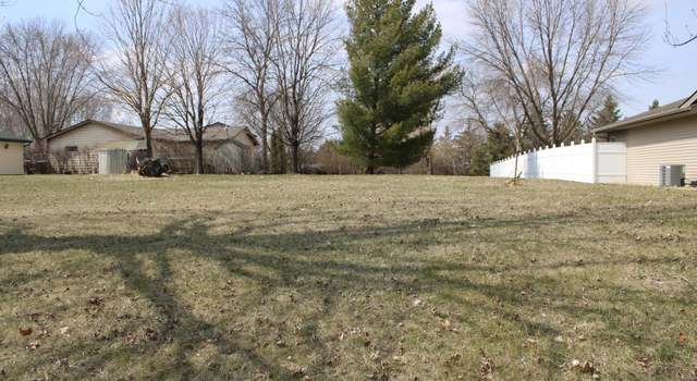 Photo of 404 Westgate Dr, Winsted, MN 55395