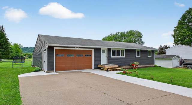 Photo of 318 10th St E, Wabasha, MN 55981