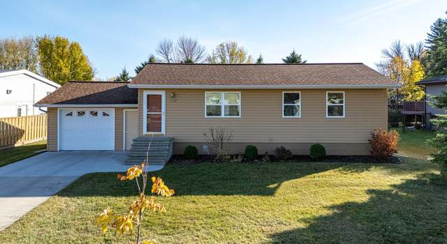 Photo of 820 Lowell St, Crookston, MN 56716