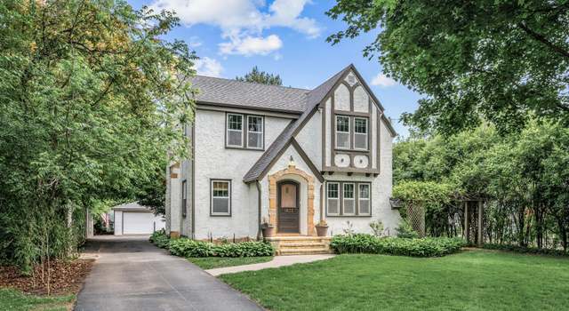 Photo of 1427 Roselawn Ave W, Roseville, MN 55113