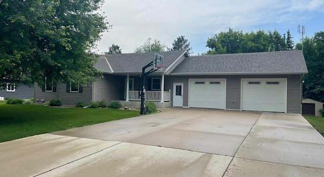 Photo of 1219 Highland Dr, Blue Earth, MN 56013