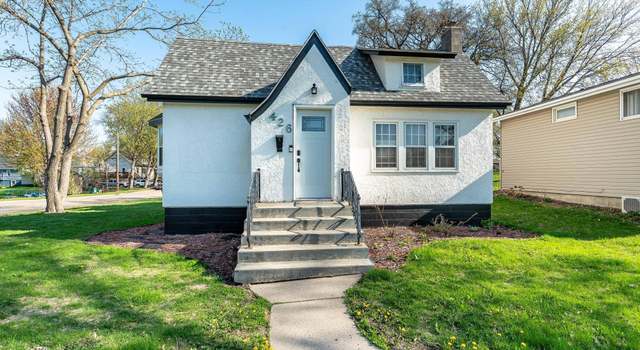 Photo of 426 W Douglas Ave, Fergus Falls, MN 56537