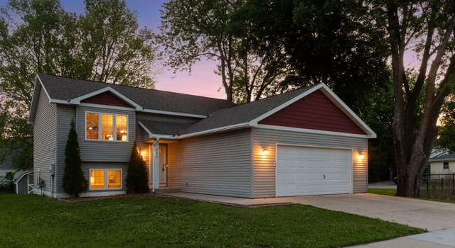 Photo of 205 N Hickory St N, Chaska, MN 55318