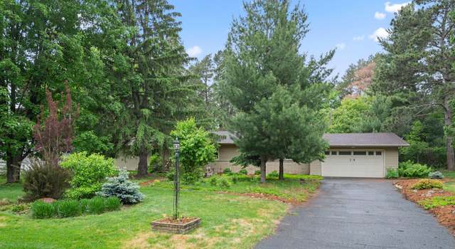 Photo of 14 Overlook Rd, Dellwood, MN 55110