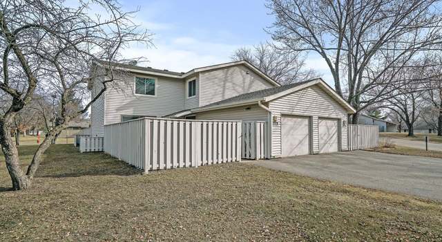 Photo of 1014 Carmel Ct, Shoreview, MN 55126