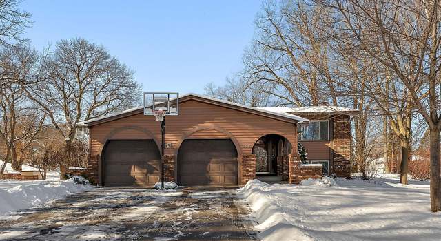 Photo of 355 Grandview Ave W, Roseville, MN 55113