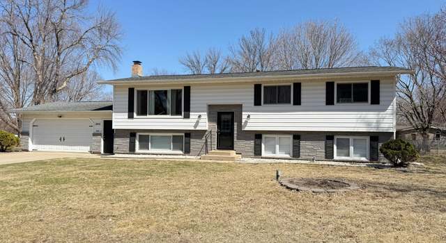 Photo of 2105 Stade Ln, Fairmont, MN 56031