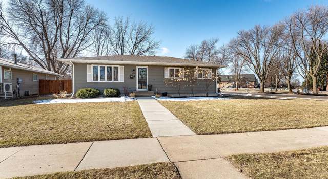 Photo of 3142 Edgewood Dr N, Fargo, ND 58102