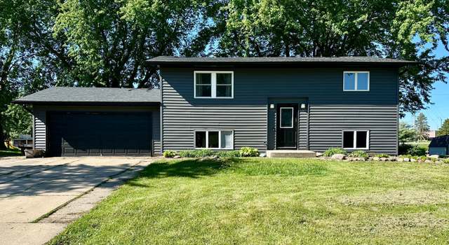 Photo of 505 Meadow Lark Ln, Dodge Center, MN 55927