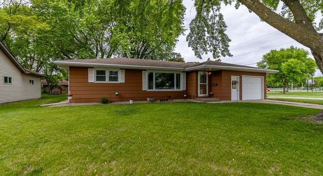 Photo of 390 N Montgomery Ave, Le Center, MN 56057