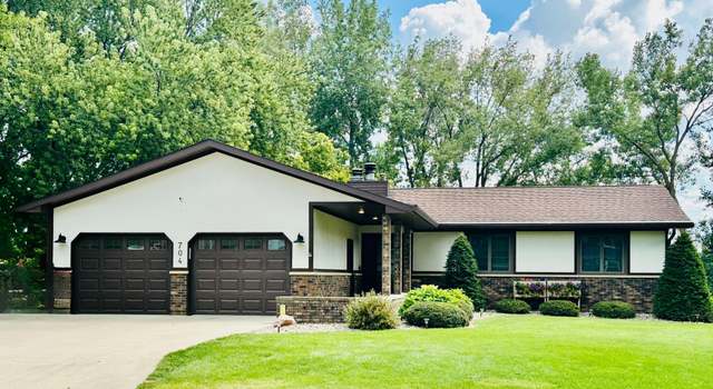 Photo of 704 16th Ave NE, Waseca, MN 56093