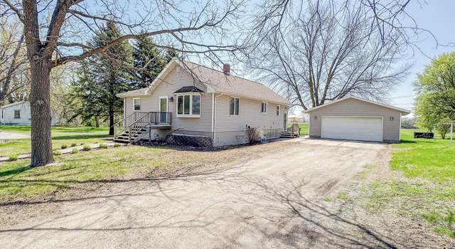 Photo of 211 Dogwood Ave, Bird Island, MN 55310