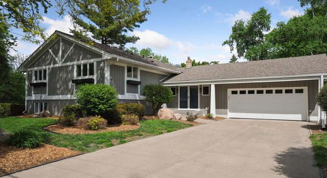 Photo of 2994 Aldine St, Roseville, MN 55113