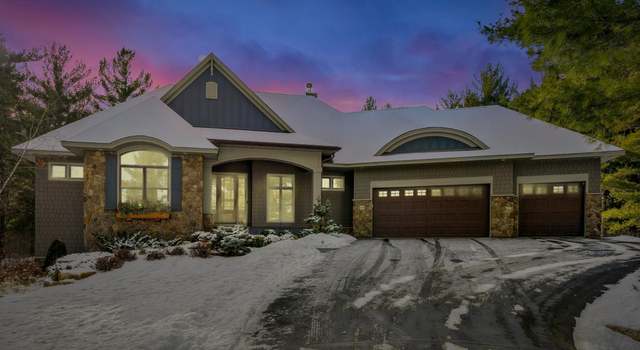 Photo of 14 Hillary Farm Ln, Gem Lake, MN 55110