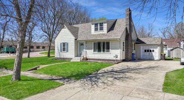 Photo of 954 9th St, Westbrook, MN 56183