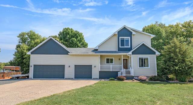 Photo of 28307 Lakeside Ln, Lindstrom, MN 55045