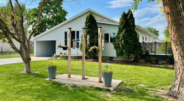 Photo of 729 10th St E, Wabasha, MN 55981