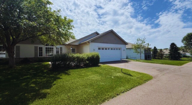 Photo of 101 Bridgewater Trl, Hudson, WI 54016