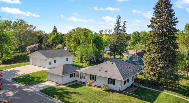 Photo of 422 2nd St SW, Renville, MN 56284