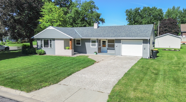 Photo of 460 S 3rd St, Bird Island, MN 55310