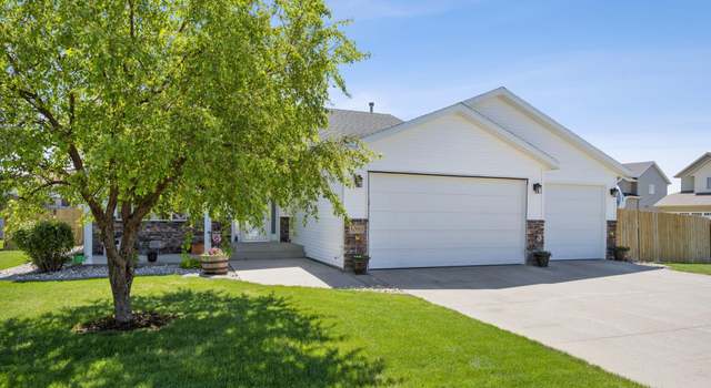 Photo of 1095 Parkway Ln, West Fargo, ND 58078