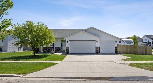 Photo of 1095 Parkway Ln, West Fargo, ND 58078