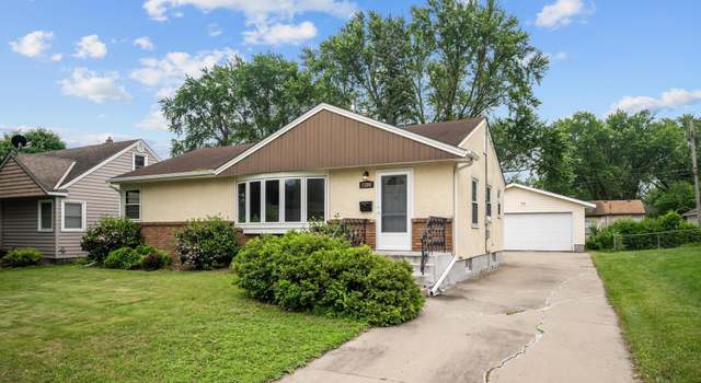 Photo of 1306 Ryan Ave W, Roseville, MN 55113