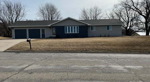 Photo of 404 Lakeview St S, Lake Benton, MN 56149