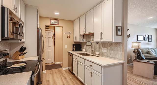 Photo of 215 Barry Ave S #214, Wayzata, MN 55391