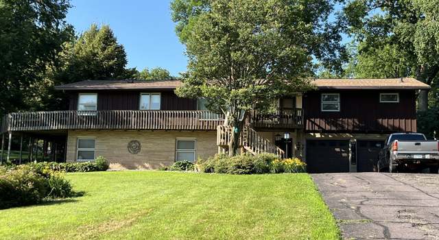 Photo of 806 Highland Rd, Windom, MN 56101