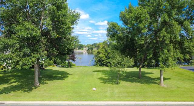Photo of 855 Otter St SW, Hutchinson, MN 55350