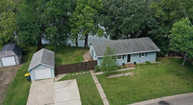 Photo of 727 11th St NW, Willmar, MN 56201