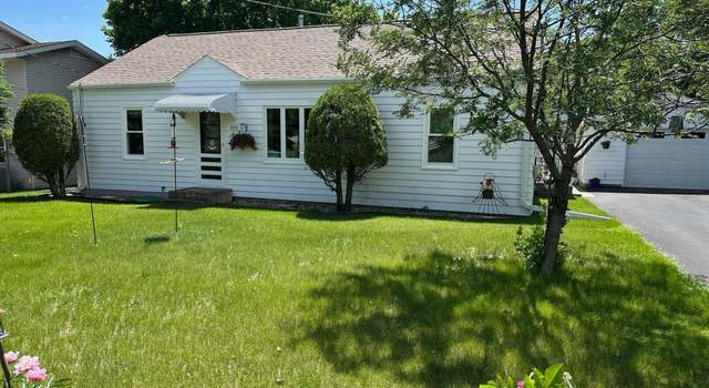 Photo of 925 Willow St W, Detroit Lakes, MN 56501