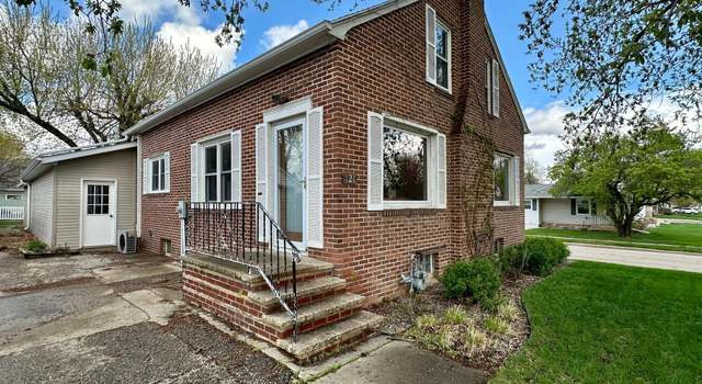 Photo of 121 E Barck Ave, Luverne, MN 56156
