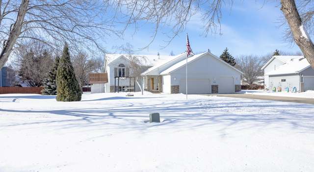Photo of 914 Sommerset Blvd, Fargo, ND 58078